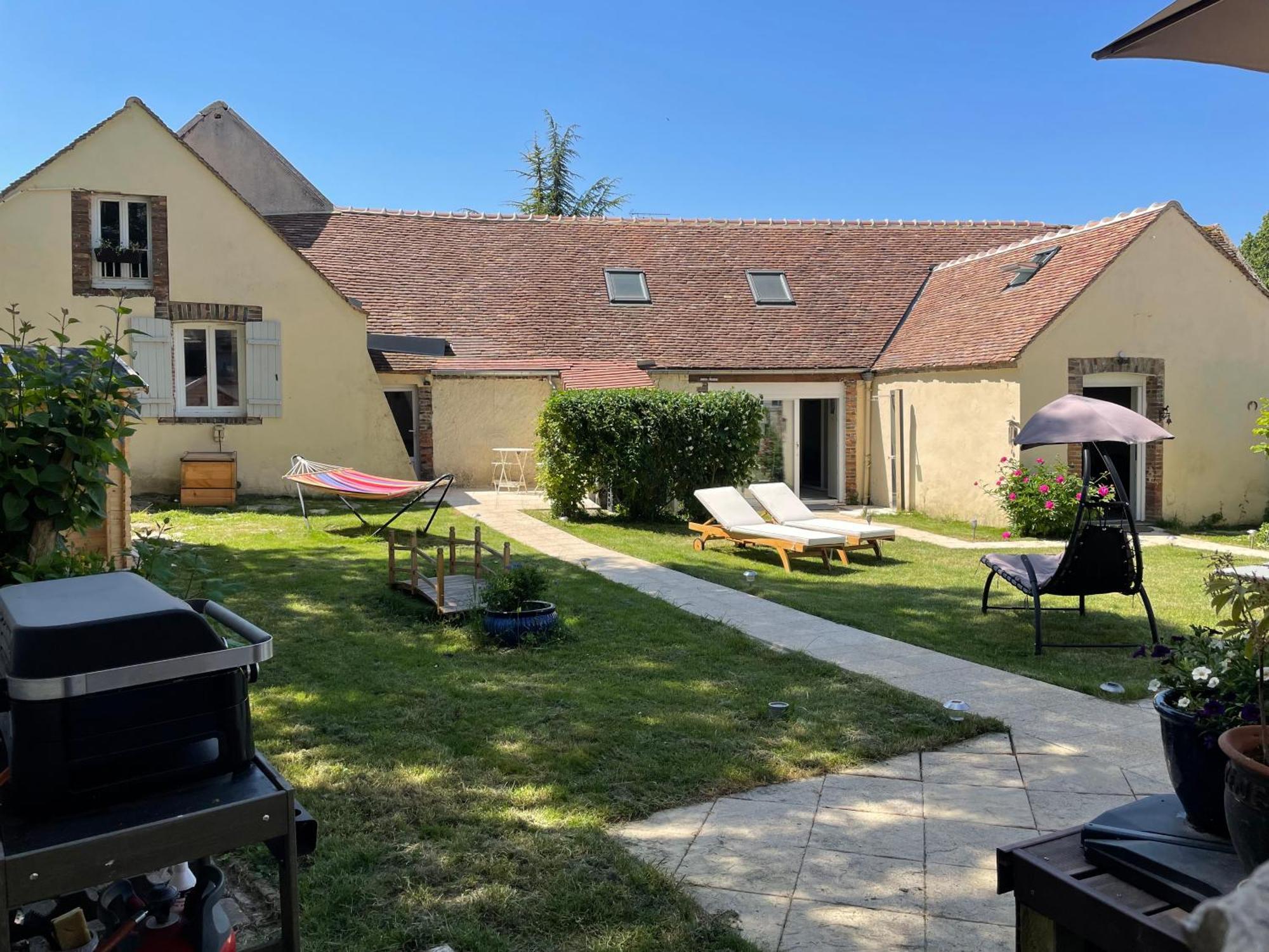 Villa Fontaine Avec Piscine Interieur Chauffee-Maison De Campagne Familiale -Ideal Vacances Ou Sejour Professionnel -3 Chambres-Bureau Separe -Lit Bebe - Parking Facile & Gratuit Værelse billede